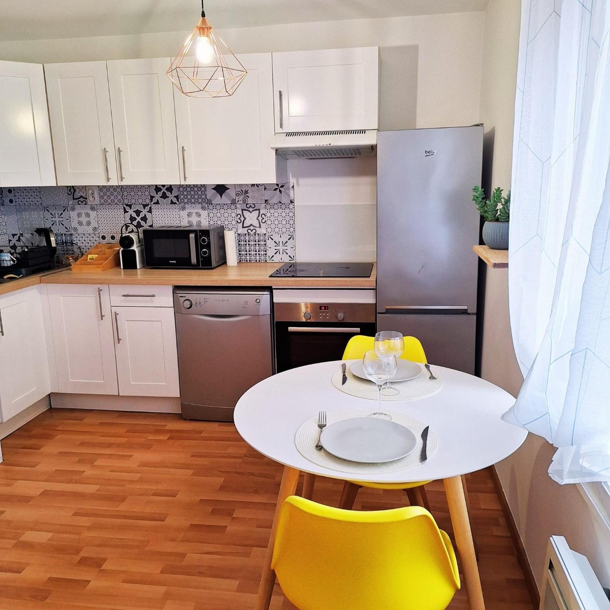 Le Fatsia - Gare T2 Apartment *